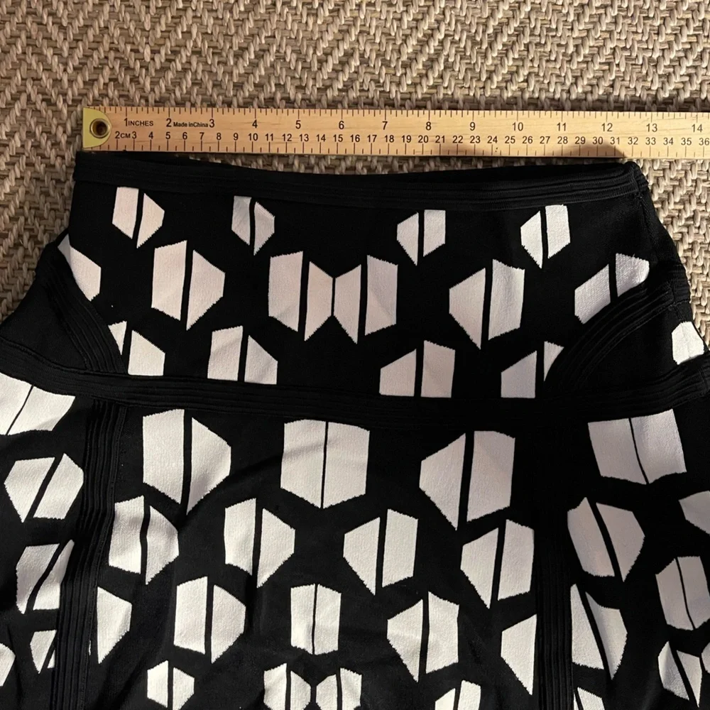 Diane Von Furstenberg Flote Black/White Hounds Check Knit Mini Skirt Size M